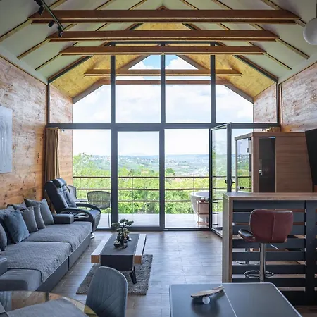 Rinari House Villa *