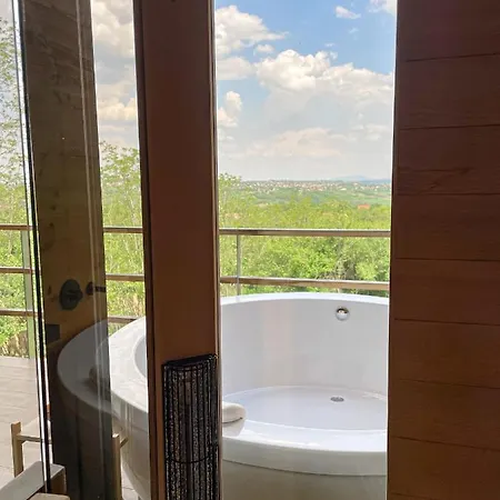 Rinari House Villa *